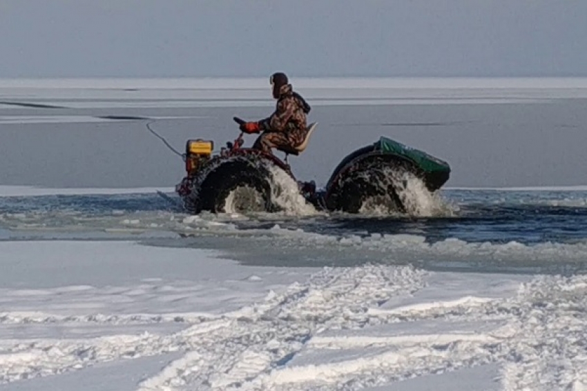 Рыбак провалился под лед речки Ягорка в Северодвинске